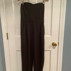 Sleeveless pantsuit